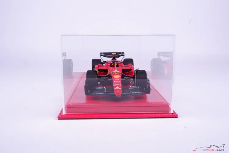 Showcase with red leather (Mulhouse), 1:18 Atlantic