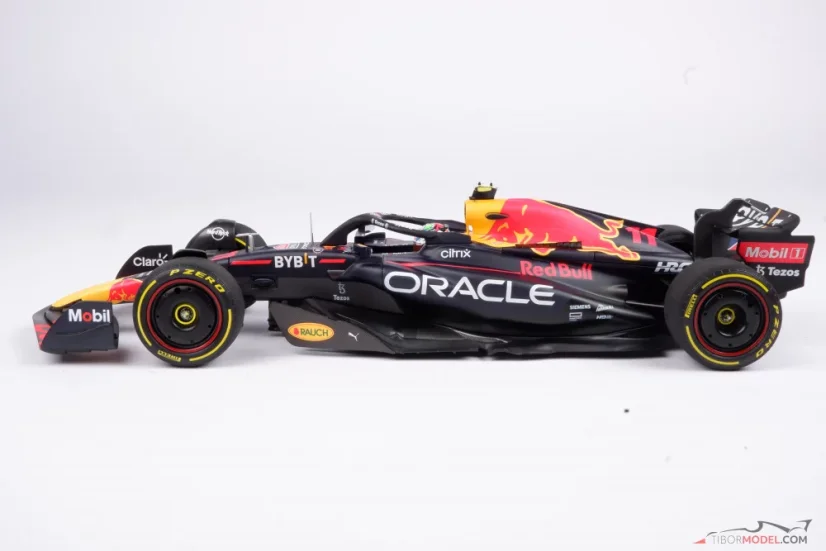 Red Bull RB18 - Sergio Perez (2022), Víťaz Singapur, 1:18 Minichamps