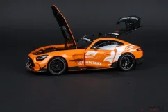 Safety Car Mercedes AMG GT (2025) VC Veľkej Británie, 1:18 Minichamps
