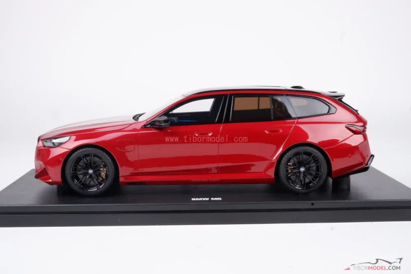 BMW M5 Touring (2025) red, 1:18 GT Spirit