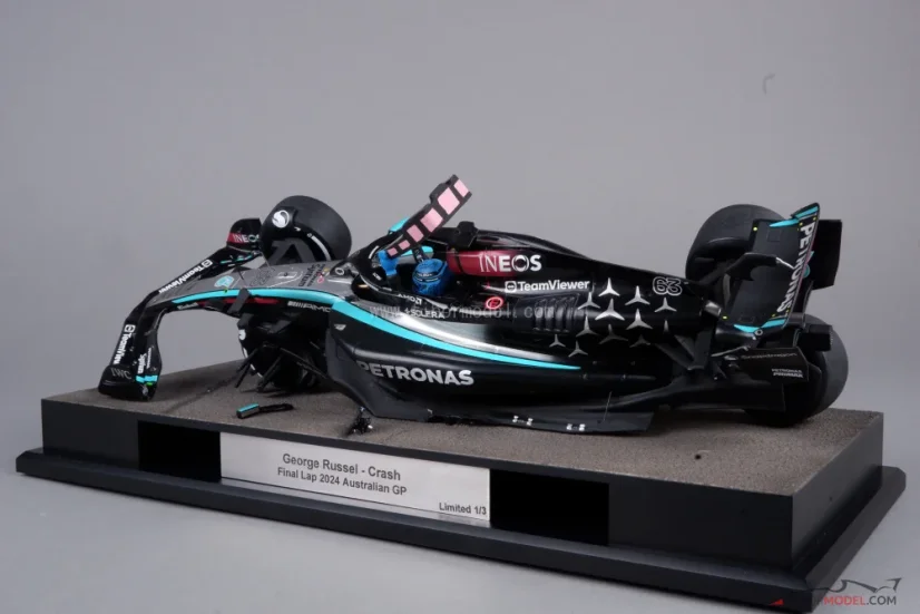Diorama Mercedes W15 - George Russell nehoda 2024 Austrálie, 1:18