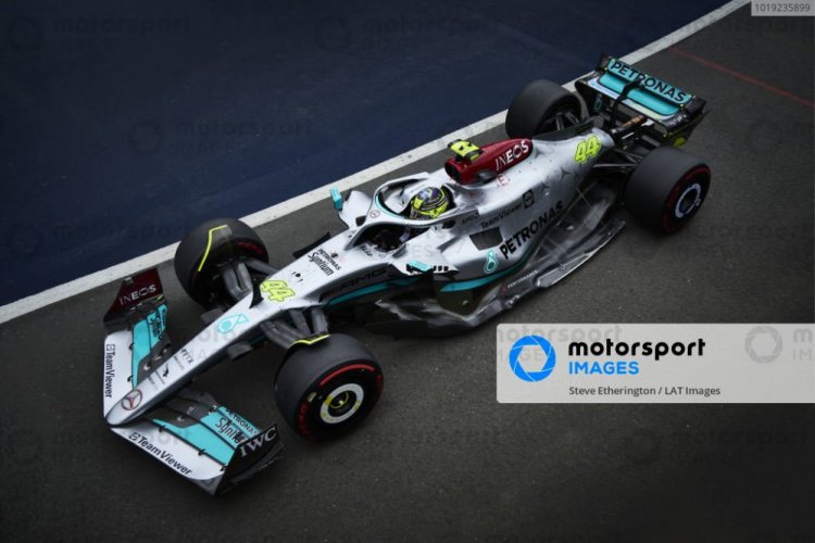 Mercedes W13 - Lewis Hamilton (2022), Brit Nagydíj, 1:43 Minichamps
