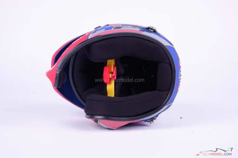 Carlos Sainz 2024 Dakar Rally mini helmet, 1:2 Stilo