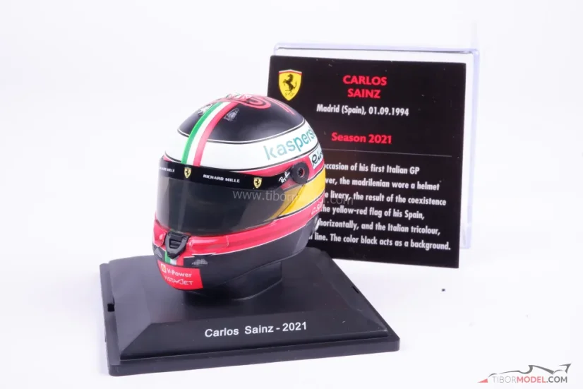 Carlos Sainz 2021 VC Itálie, Ferrari přilba, 1:5 Spark