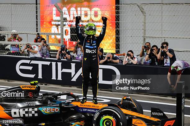 McLaren MCL39 - Lando Norris (2025), World Champion, Abu Dhabi GP, with figurine, 1:12 Minichamps McLaren MCL39 - Lando Norris (2025), World Champion, Abu Dhabi GP, with figurine, 1:12 Minichamps