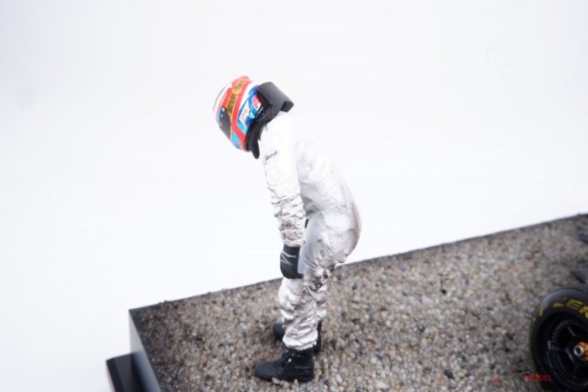 McLaren MP4/31 dioráma - F. Alonso 2016 baleset, 1:18