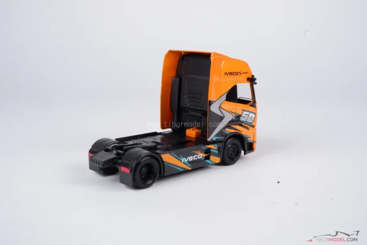 Iveco S-WAY 570 oranžové, 1:43 Bburago