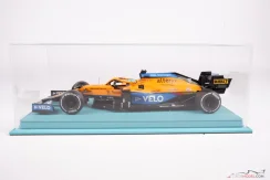 Vitrína s tyrkysovým koženým podstavcem (Mulhouse), 1:18 Atlantic