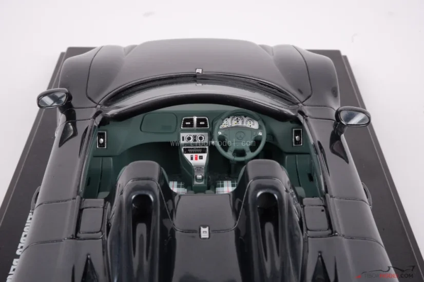 Mercedes-Benz CLK GTR roadster (1999) šedý, 1:18 GT Spirit