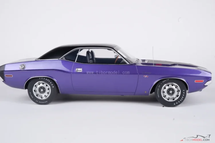 Dodge Challenger R/T (1970) plum crazy, 1:18 Ottomobile