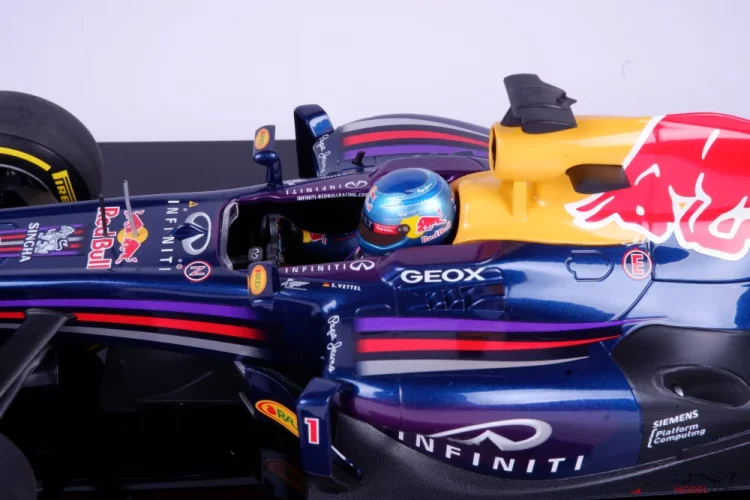 Model car Red Bull RB9 Vettel 2013, 1:18 Minichamps | Tibormodel.com
