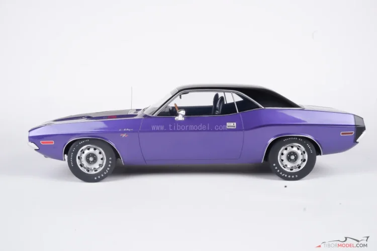Dodge Challenger R/T (1970) fialový, 1:12 Ottomobile