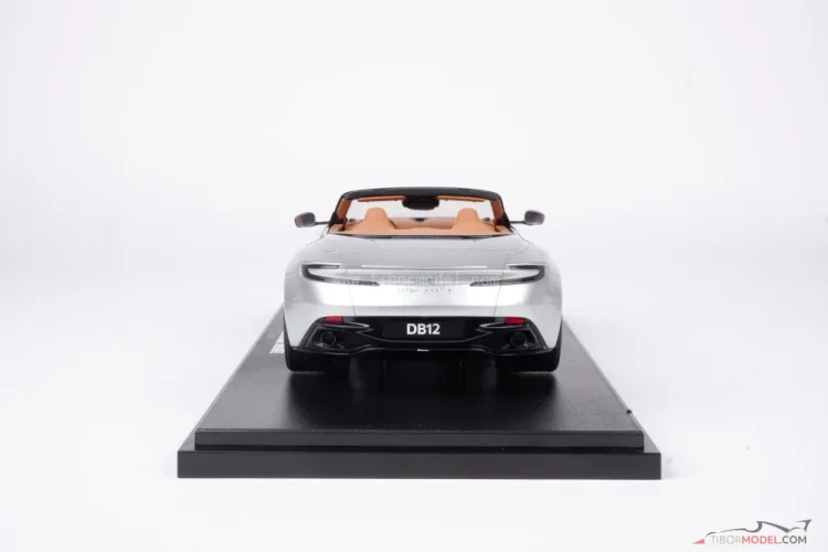 Aston Martin DB12 Volante (2023) strieborný, 1:18 GT Spirit