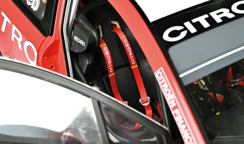 Citroen C4 WRC Sebastien Loeb Rally, stavebnica, 1:8 Ixo