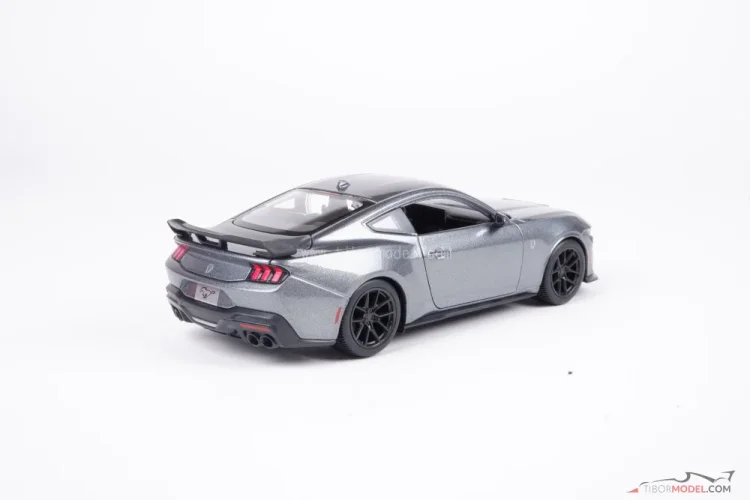 Ford Mustang Dark Horse (2024) szürke, 1:24 Maisto