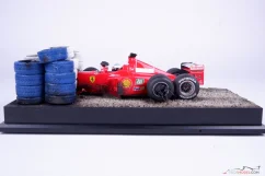 Diorama Ferrari F399 - M. Schumacher 1999, nehoda Silverstone, 1:18 Diorama Ferrari F399 - M. Schumacher 1999, nehoda Silverstone, 1:18