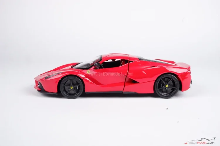 Ferrari LaFerrari (2013) piros, 1:18 Bburago