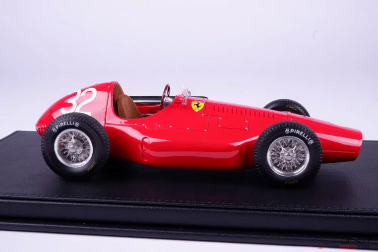 Ferrari 553 - José Froilán Gonzalez (1954), Olasz Nagydíj, 1:18 GP Replicas