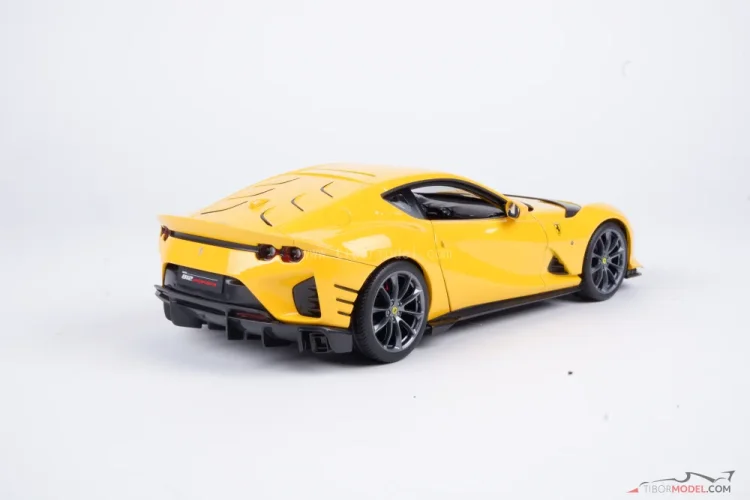 Ferrari 812 Competizione (2021) žluté, 1:18 Bburago