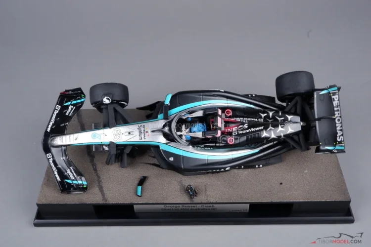 Diorama Mercedes W15 - George Russell nehoda 2024 Austrália, 1:18