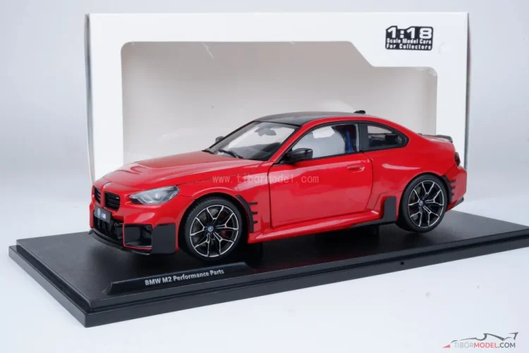 BMW M2 (2024) piros, 1:18 Solido