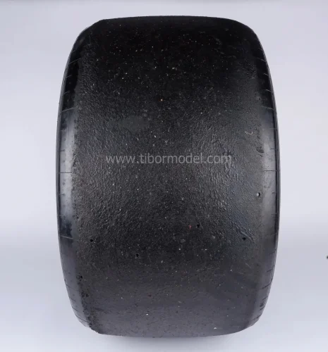Pirelli PZero Medium left rear tyre (2016)
