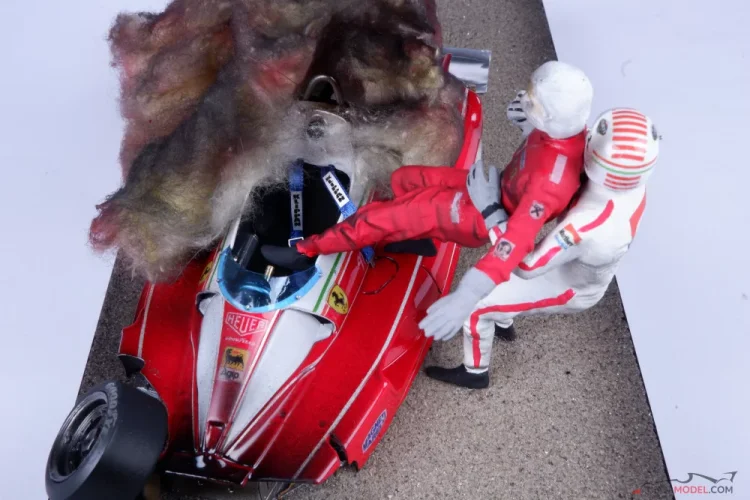 Diorama Ferrari 312 T2 - Niki Lauda nehoda 1976 Nürburgring, 1:18
