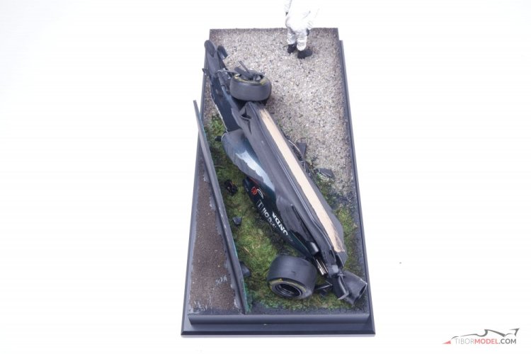 Diorama McLaren MP4/31 - F. Alonso nehoda 2016, 1:18