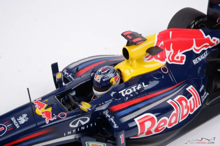 Model car Red Bull RB7 Vettel 2011, 1:18 Minichamps | Tibormodel.com
