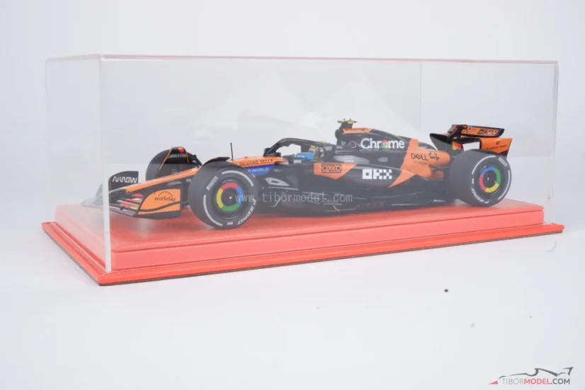 Vitrína s oranžovým koženým podstavcom (Mulhouse), 1:18 Atlantic