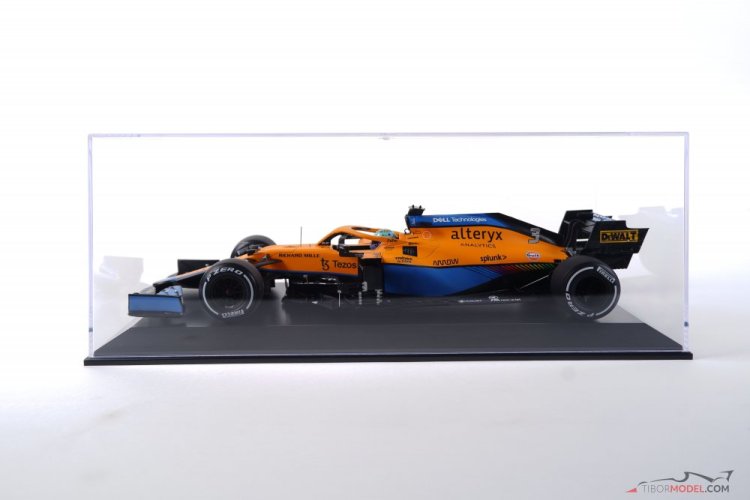 Vitrína na modely mierky 1:18, MCG