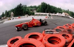 Ferrari 310/2 - Michael Schumacher (1996), Víťaz Belgicko, s figúrkou pilota 1:18 GP Replicas