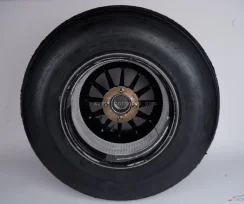 Williams FW37 jobb hátsó kerék (2015)