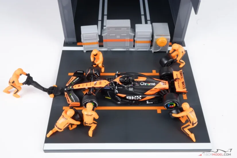 Pit Stop sada McLaren MCL38 Oscar Piastri (2024), 1:43 BBurago