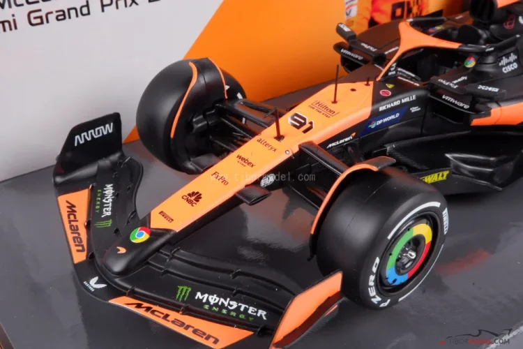 McLaren MCL38 - Oscar Piastri (2024), s figúrkou, 1:24 Bburago
