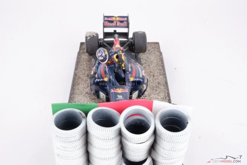 Diorama Red Bull RB7 - Sebastian Vettel nehoda 2011 Suzuka, 1:18
