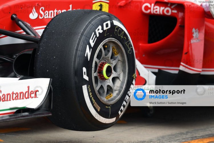Ferrari SF16-H piros kerékanya (2016)