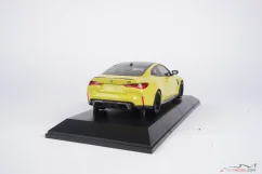 BMW M4 (2020) žlté, 1:18 Minichamps