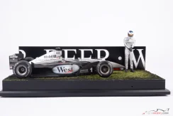 Diorama McLaren MP4/14 - M. Häkkinen crash 1999 Imola, 1:18