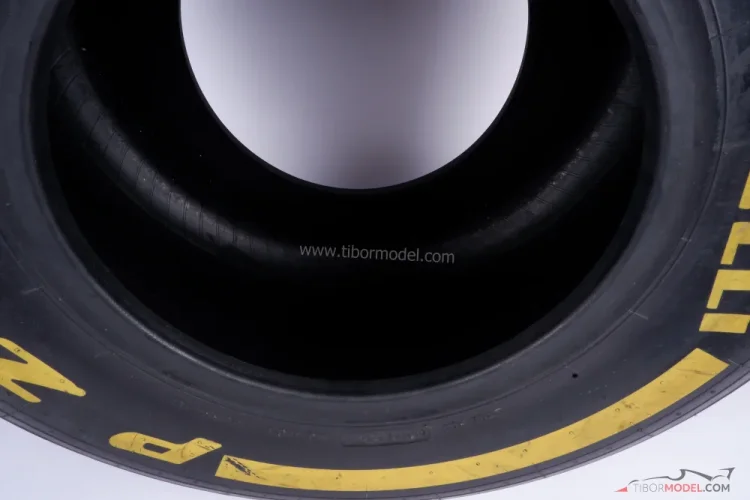 Pirelli PZero Lágy bal hátsó gumiabrons (2016)