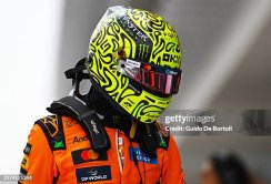 Lando Norris 2026 mini přilba, McLaren, 1:2 Bell