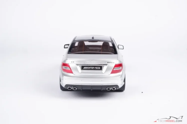 Mercedes-Benz C63 AMG (2008) stříbrný, 1:18 GT Spirit