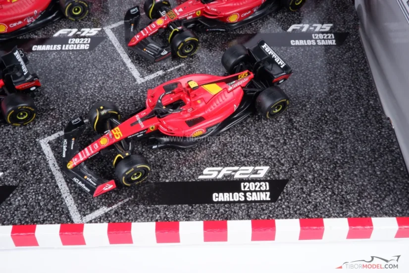 Ferrari Leclerc Sainz 2022-2023, ajándékcsomagolás, 1:43 BBurago