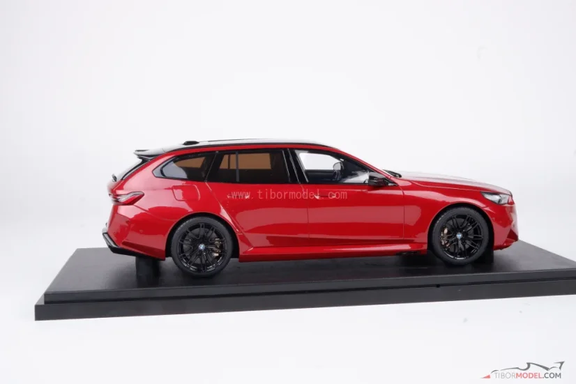 BMW M5 Touring (2025) red, 1:18 GT Spirit