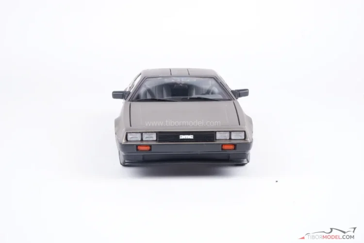 DeLorean DMC12 Coupe (1981) rozsdamentes acél, 1:18 Sun Star