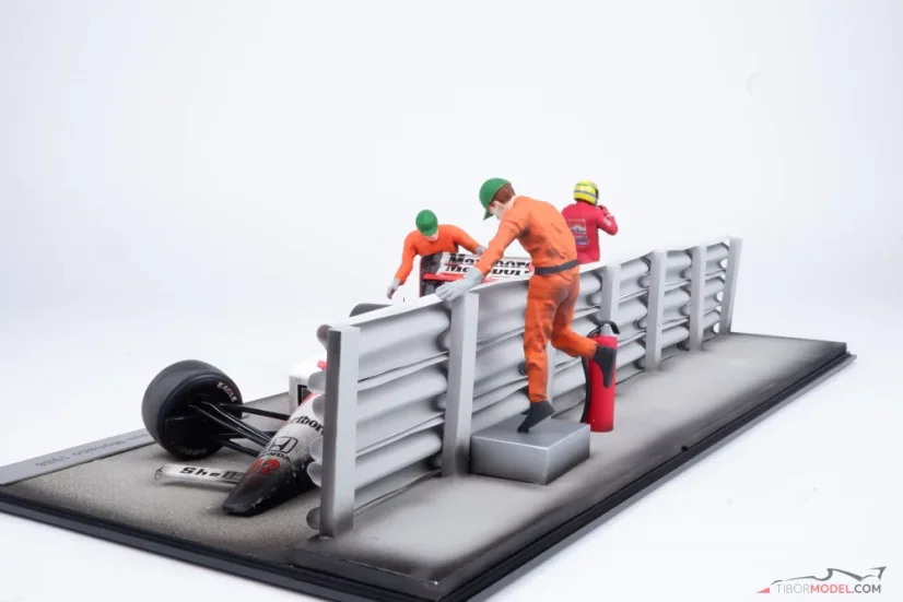 Diorama McLaren MP4/4 - A. Senna nehoda VC Monaka 1988, 1:18