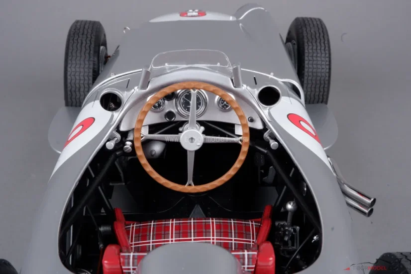 Mercedes W196R - J. M. Fangio (1955) Mistr světa, 1:8 Ixo