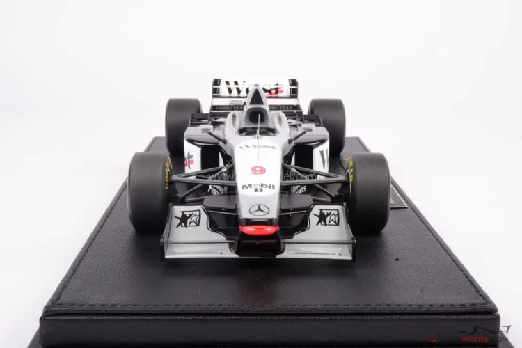 McLaren MP4/12 - Mika Häkkinen (1997), Európai Nagydíj, figura nélküli kiadás, 1:18 GP Replicas McLaren MP4/12 - Mika Häkkinen (1997), Európai Nagydíj, figura nélküli kiadás, 1:18 GP Replicas