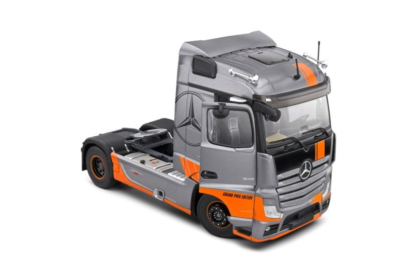 Mercedes Actros strieborný (2019), 1:24 Solido