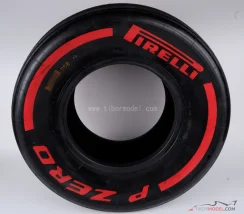 Pirelli PZero Szuper lágy bal első gumiabrons (2016)